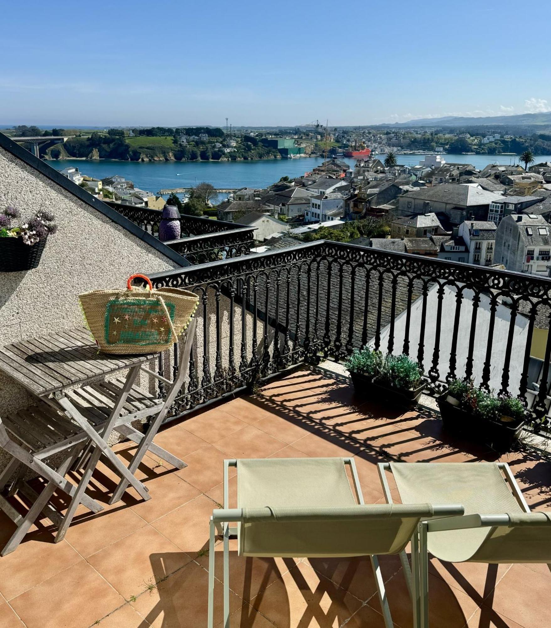 Moderno Piso Con La Mejor Terraza De Ribadeo Y Vistas Maravillosas Zewnętrze zdjęcie